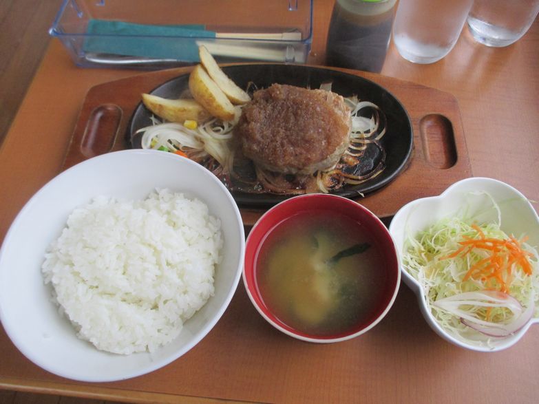 レストラン椿　ハンバーグ定食