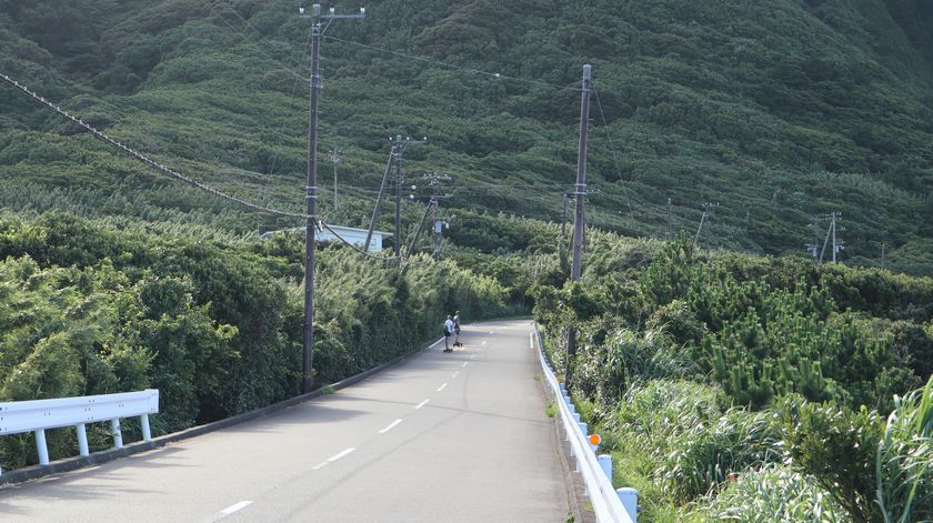 筆島　手前の道路