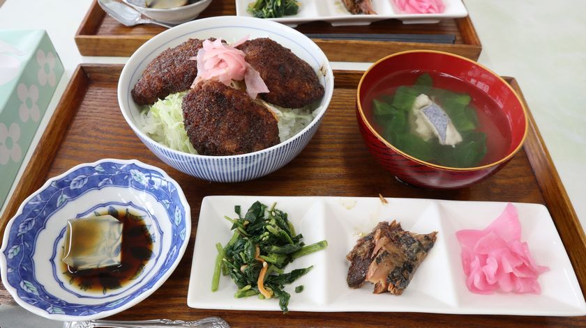 浜のかあちゃんめし　ソースサバカツ丼