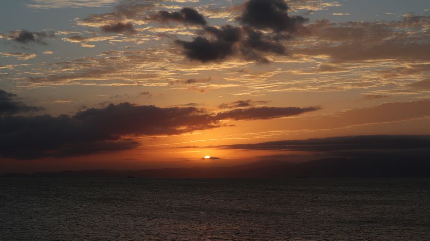 サンセットパームライン夕陽　沈みかける夕陽