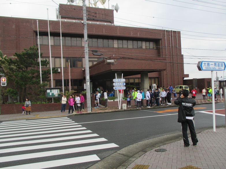 駅伝大会　町役場前中継所