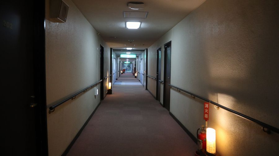 大島温泉ホテル宿泊　客室への廊下