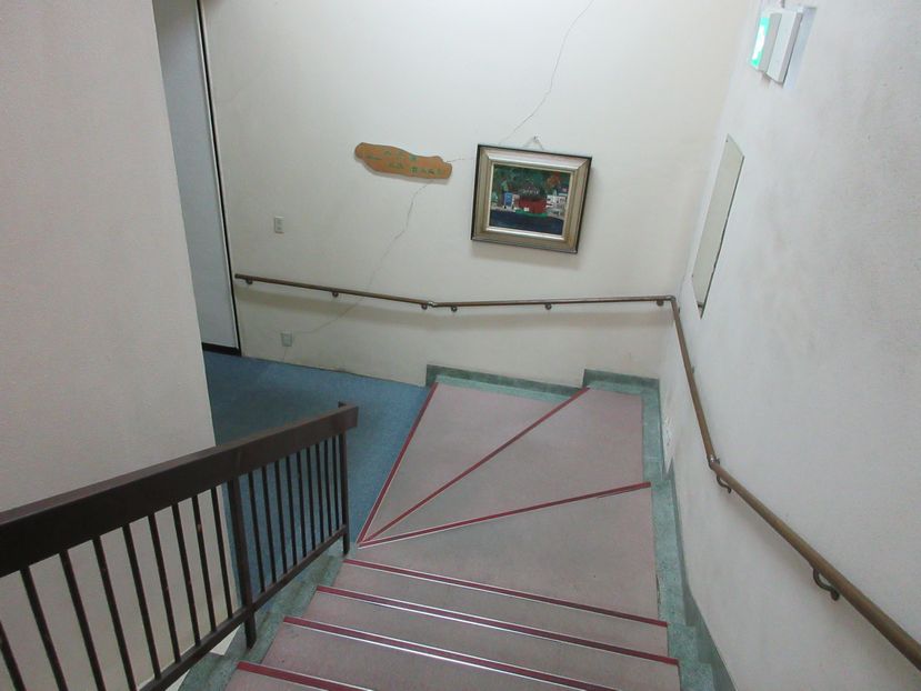 大島温泉ホテル宿泊　大浴場への階段