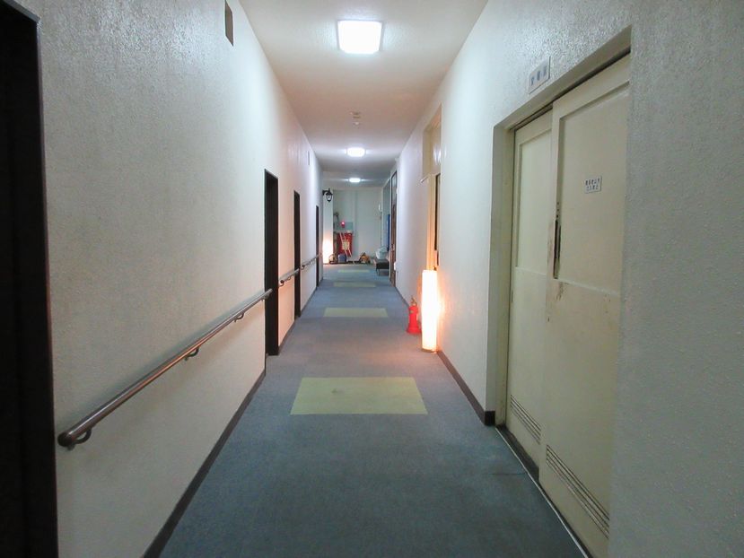 大島温泉ホテル宿泊　大浴場への廊下